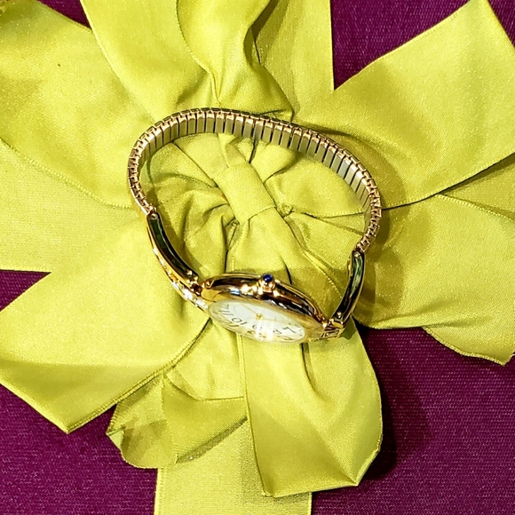 VTG AVON Crystal Accent Quartz Wrist Watch Large Face - NIB - Picture 7 of 12